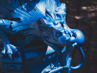 Smok na hydrancie © Adam