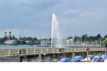 Yachthafen Friedrichshafen mit Wasserfontäne