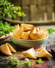 Glückskekse in asiatischem Ambiente