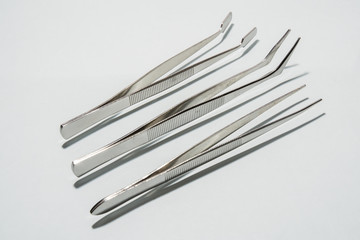tweezer set with flat, curved and strong tips