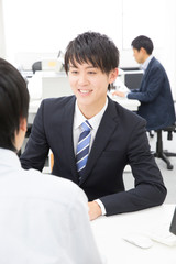 物件を紹介する不動産業者