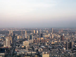 Fototapeta premium Urbanscape of Bangkok in the evening