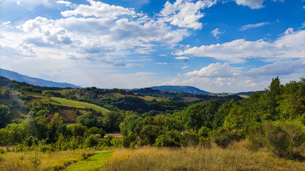 Fototapeta na wymiar Vista nel comune di Genga nelle Marche