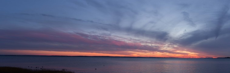 Fototapeta premium sunset over the lake