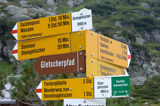 Wegweiser am Sustenpass