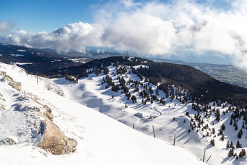 Panorama depuis le sommet de la Dole, le point culminant du massif du Jura et de la station des...