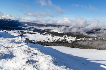 Panorama depuis le sommet de la Dole, le point culminant du massif du Jura et de la station des...