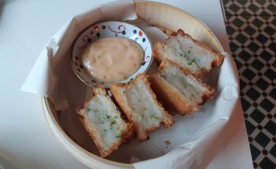 Fried shrimp (menbosha)