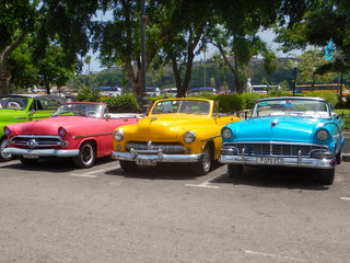 Obraz na płótnie Canvas Havana Cuba American cabriolet vintage cars
