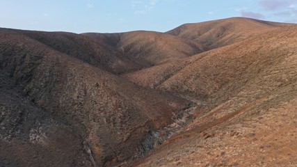 Fototapeta na wymiar horizon with its mountains colors and shapes