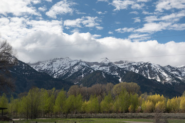 Fototapeta premium Grand Tetons with Spring Clouds