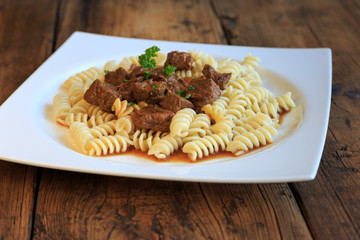 Rindergulasch mit Nudeln