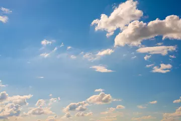 Beautiful blue summer sky with fluffy clouds © Günter Albers