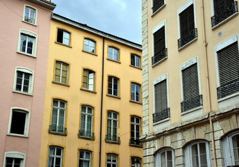 Fototapeta na wymiar Hausfassaden in der Altstadt von Lyon