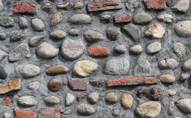 Muro di pietre e sassi - recinzione