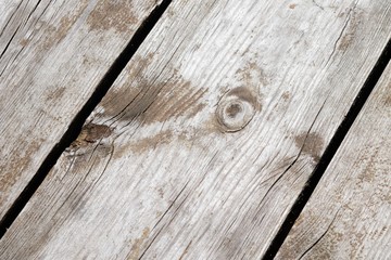 Obraz premium Angled photo of a board with a small knot on a wooden pier