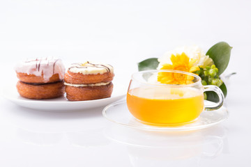 紅茶とクロワッサンドーナツ