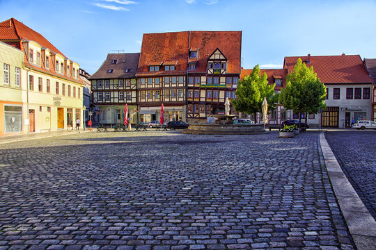 der Mathildenbrunnen mit Marktplatz