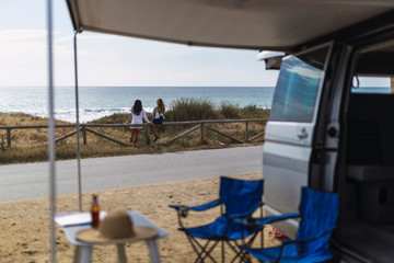 Amigos disfrutando de una escapada al Palmar,cadiz