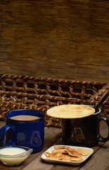 Café con leche y tortilla de harina de trigo