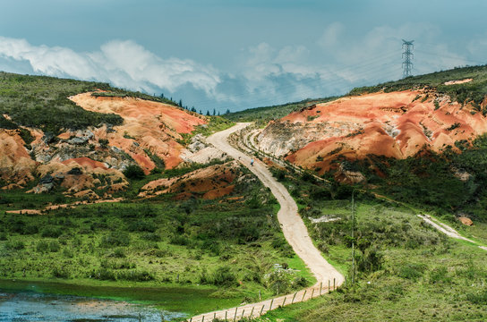 Desierto de Sabrinski en Cundinamarca, paisaje entre tierras aridas y con follaje