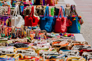 artesanias Guayu; bolsos en venta en Riohacha_Guajira_Colombia