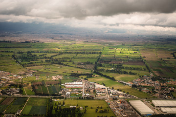 Sobrevuelo en la sabana de Bogotá, sobrevuelo  sobre cultivos en las afueras de Bogotá Colombia © Wil.Amaya