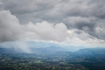 Sobrevuelo en territorio Colombiano, nuves en cielo azul 