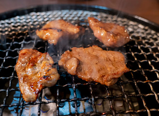 ロースターで焼くジューシーな高級焼肉黒毛和牛【ロース】