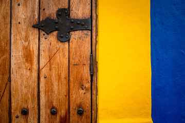 arquitectura por la ciudad de Bogotá, la zona de la Candelaria en Bogotá se destaca por sus casas coloniales 
