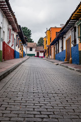 arquitectura por la ciudad de Bogotá, la zona de la Candelaria en Bogotá se destaca por sus casas coloniales 