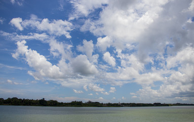 Nubes sobre el río Tuxpan, en Tuxpan, Veracruz, México