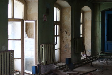 Fototapeta na wymiar premises of an abandoned factory with equipment