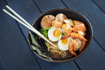 ramen with shrimps and vegetables
