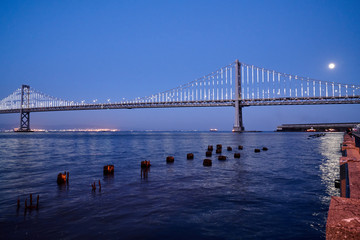 Fototapeta premium Scenic View of San Francisco California Bay Bridge at Sunset 