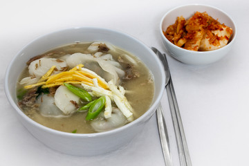 Korean food rice cake and Dumpling Soup, Sagol Tteok Mandu Guk