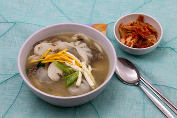 Korean food rice cake and Dumpling Soup, Sagol Tteok Mandu Guk