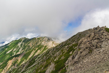 【北アルプス・立山】登山道から望む別山・剱岳方面