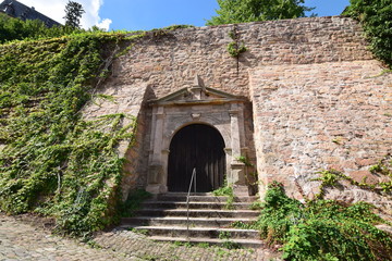 Portal in der  Marburger Burgmauer
