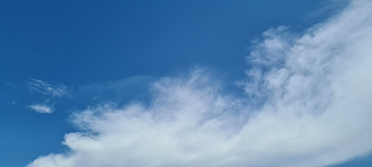 Obraz premium Blue sky and clouds background