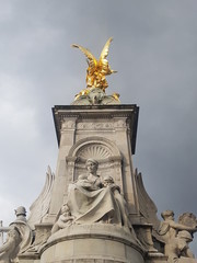 angel statue in London
