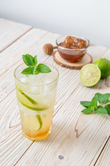 iced honey and lime soda with mint