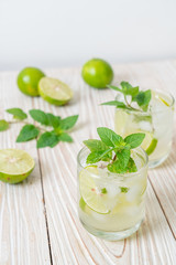 Fototapeta na wymiar iced lime soda with mint