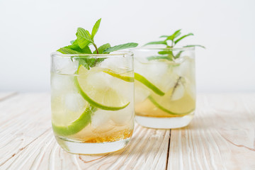 iced honey and lime soda with mint