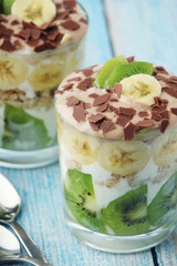 Trifle desserts with bananas, kiwi and yogurt