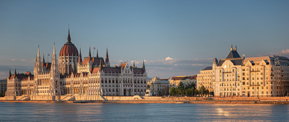 Fototapeta premium View on the Hungarian Parliament in sunset