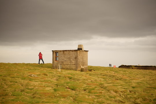 budynek na klifie , Irlandia 