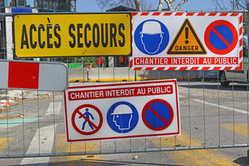 Accès secours. Chantier.