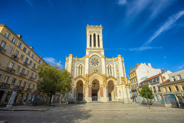 Fototapeta na wymiar cathédrale Saint Charles dans le ville de Saint-étienne (France)