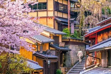 Fotobehang Old town Kyoto, the Higashiyama District during sakura season © f11photo